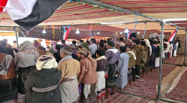 بحضور قيادة انتقالي المحافظة .. أبناء شبوة يؤدون صلاة الجمعة تحت شعار 