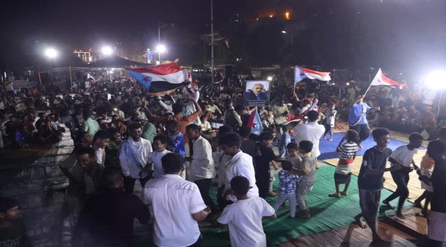 مخيم الاعتصام المفتوح بالمكلا يشهد حفلًا فنيًا وغنائيًا