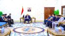الرئيس الزُبيدي يؤكد حاجة بلادنا إلى الخبرات الصينية لإعادة تأهيل قطاع الكهرباء ...