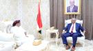 الرئيس الزُبيدي يشيد بجهود السلطان بن عفرار في تعزيز التلاحم المجتمعي في المهرة وسقطرى ...